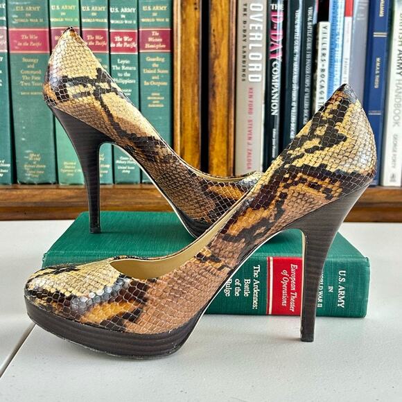 Coach Snakeskin Leather Platform Closed Toe Heels 9.5 Feminine Trendy MSRP $300 - Picture 2 of 8